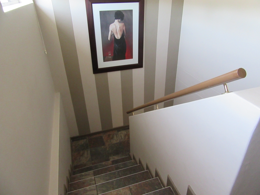 5 Bedroom Property for Sale in Fraaiuitsig Western Cape